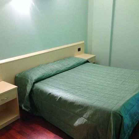 Hotel Caprice Avigliana Habitación foto