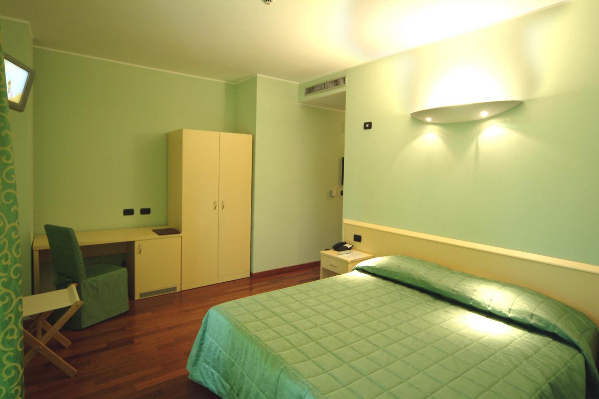Hotel Caprice Avigliana Habitación foto